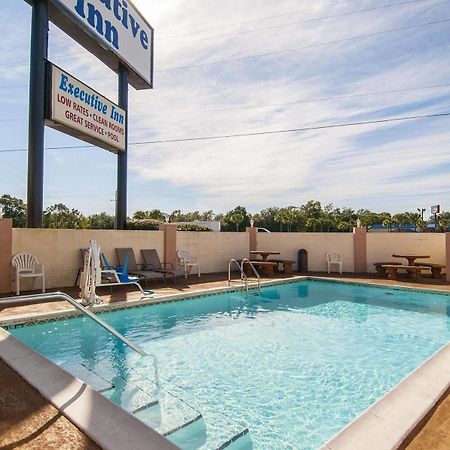 Executive Inn Ferry Pass Exterior foto